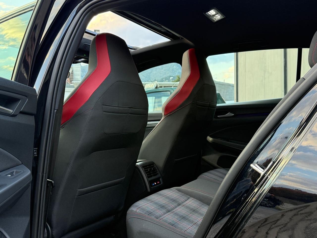 VOLKSWAGEN GOLF 8 GTI 245 CV TETTO APRIBILE 2021