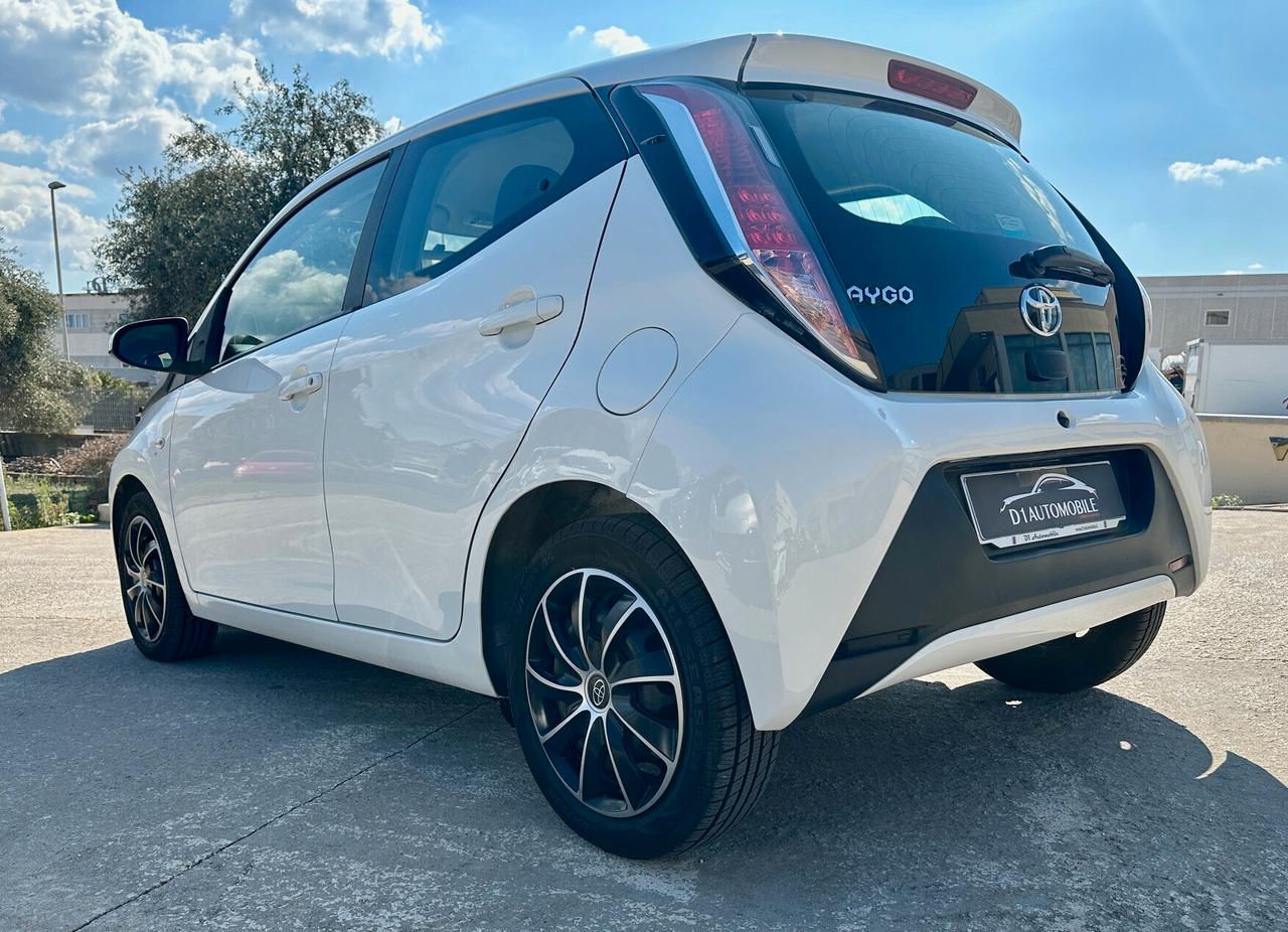 Toyota Aygo 1.0 VVT-i 69 CV 5 porte x-play