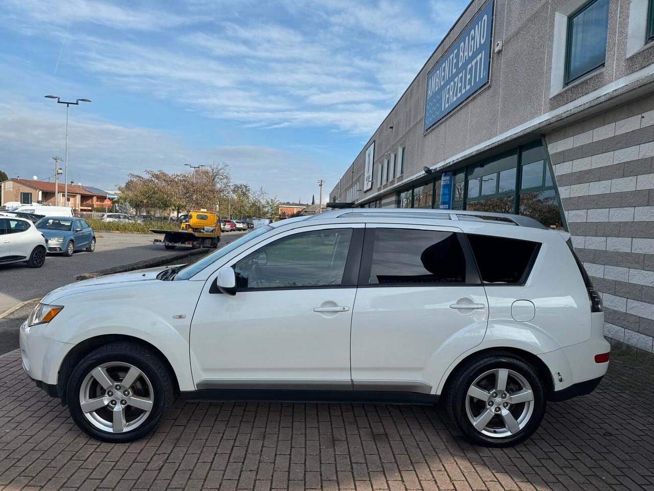 Mitsubishi Outlander 2.0 DI-D Instyle 7 p.ti DPF