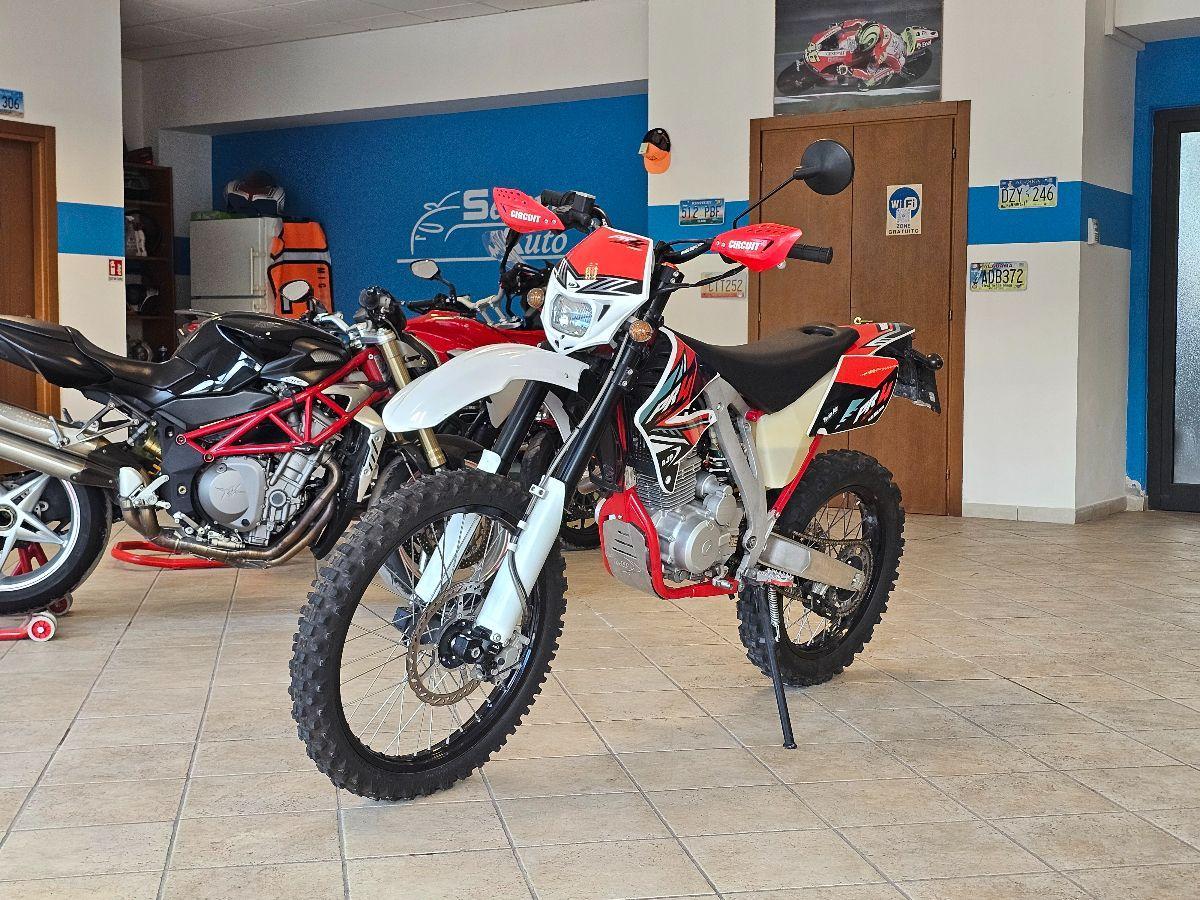 AJP PR4 125 Supremoto Pro 2.500km 2018 GUIDA A1