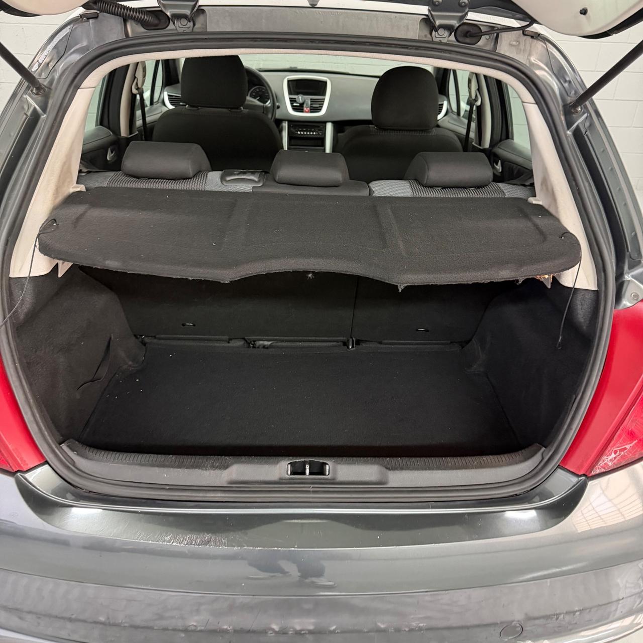 Peugeot 207 1.4 8V 75CV NEOPATENTATI EURO5