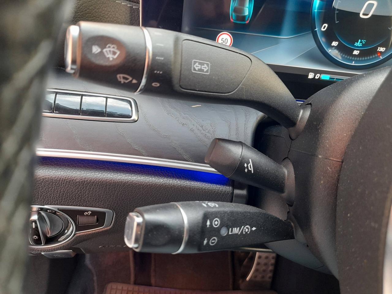 MERCEDES E 220 D AMG LINE BERLINA