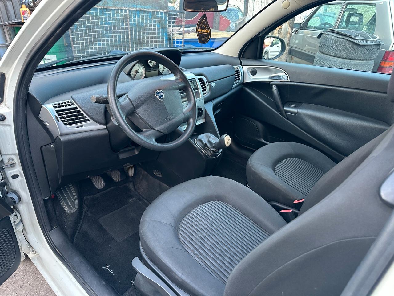 Lancia Ypsilon 1.3 MJT 75 CV Diva