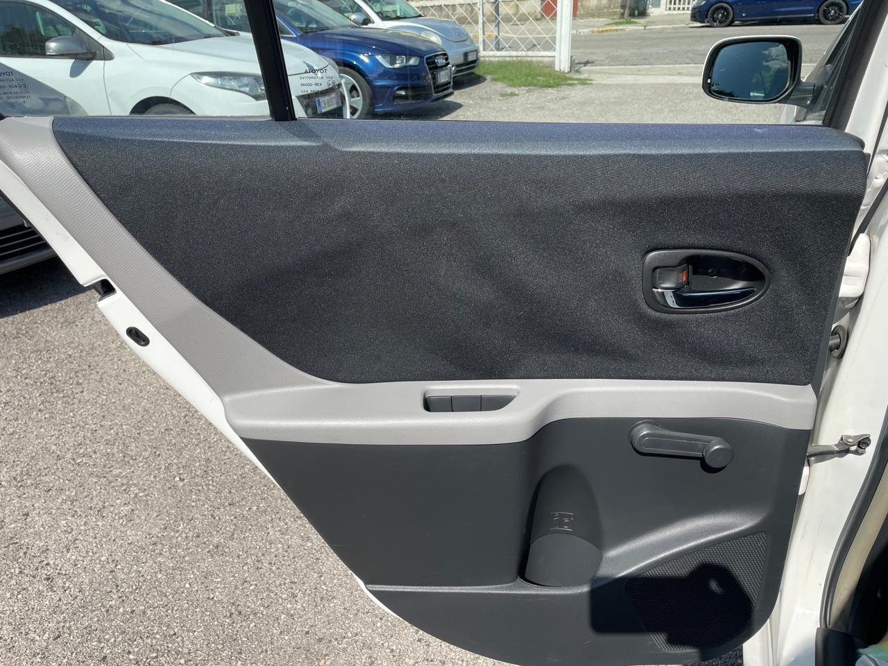 Toyota Yaris 1.0 5 porte