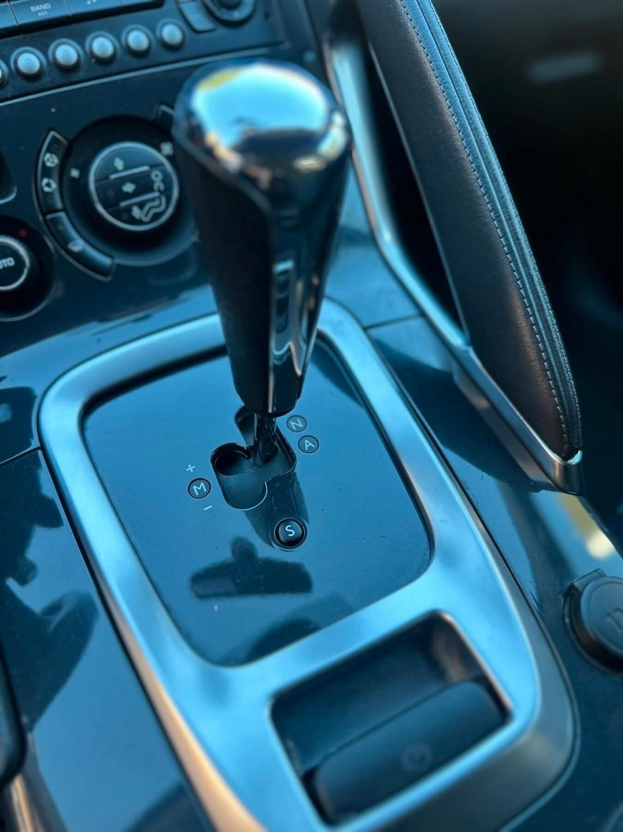 Peugeot 3008 1.6 HDi 110CV AUTOMATICA Premium NEOPATENTATI