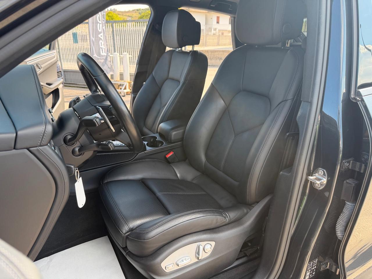 Porsche Macan 2.0/TETTO/SCARICO/LED/PELLE/21"/FULL