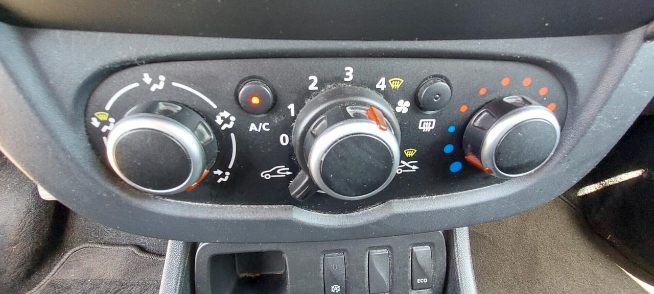 DUSTER 1,6 GPL DI SERIE CASA MADRE NAVIGATORE TELEFONO SENSORI FULL FULL 110 CV