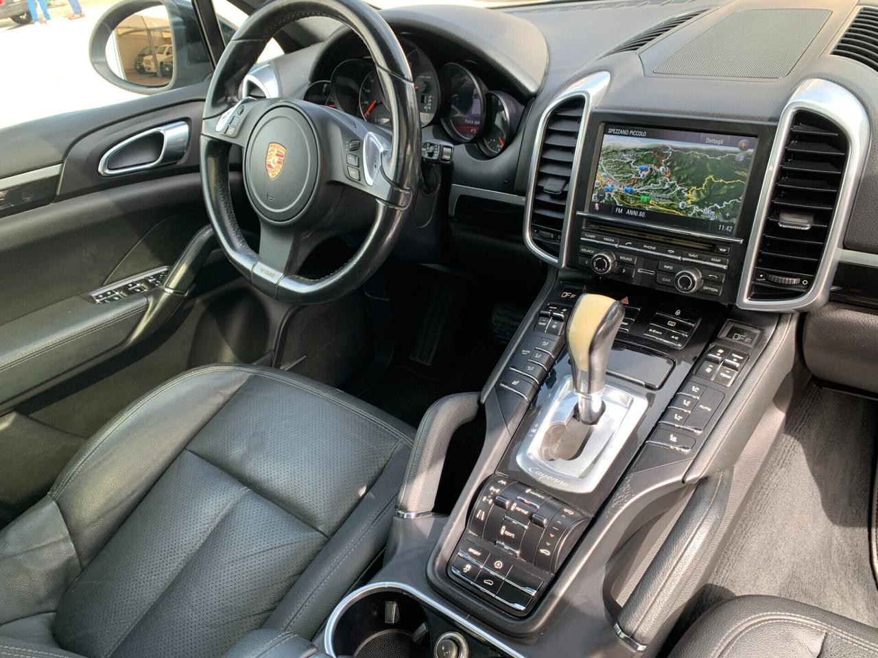 Porsche Cayenne 3.0 Diesel 245 cv Platinum Tetto