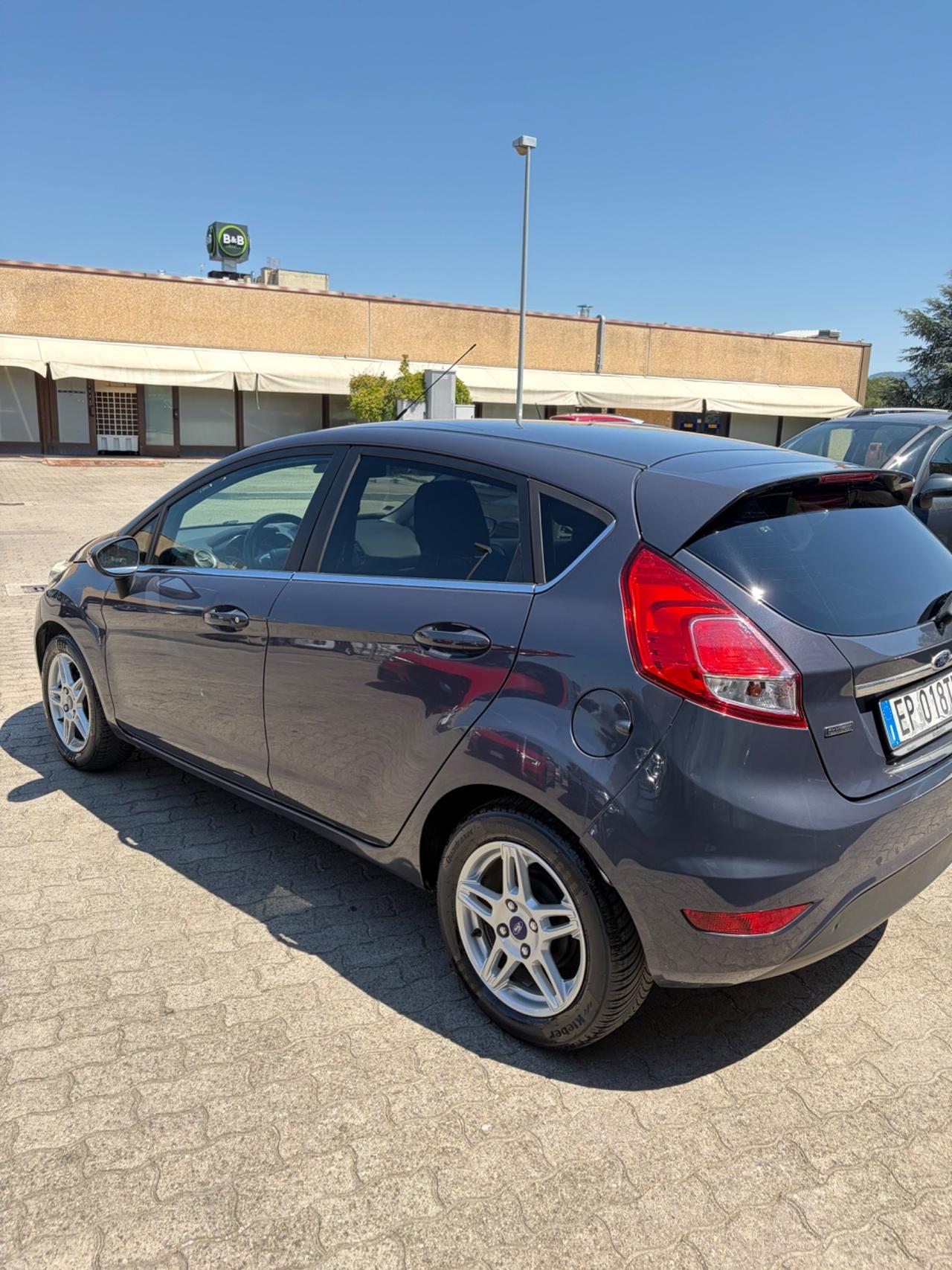 Ford Fiesta 1.4 TDCi 70CV 5 porte Titanium