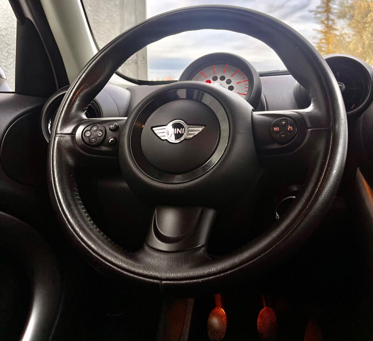 Mini Cooper D Countryman 1.6,Climatronic,LED colorati interni,Cruise Control,ecc.