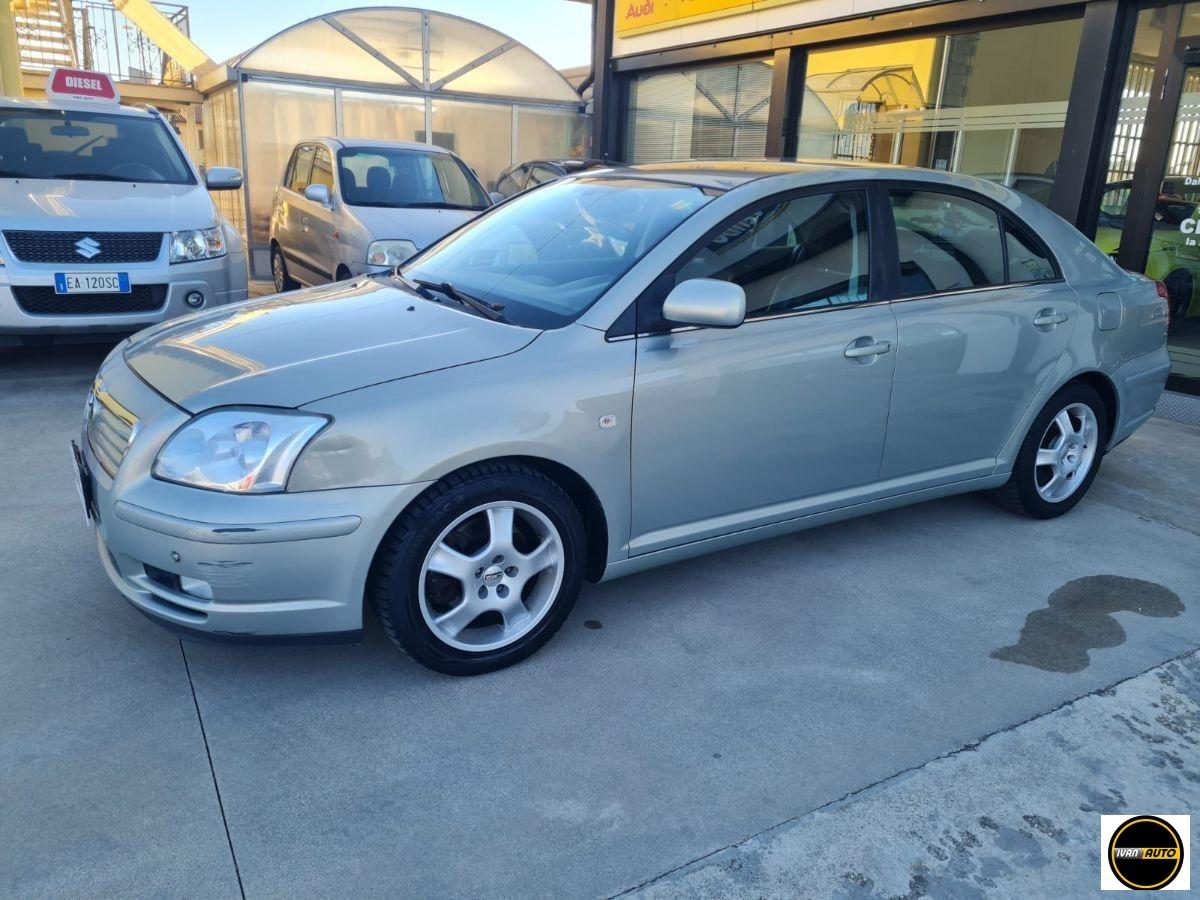 TOYOTA Avensis Benzina