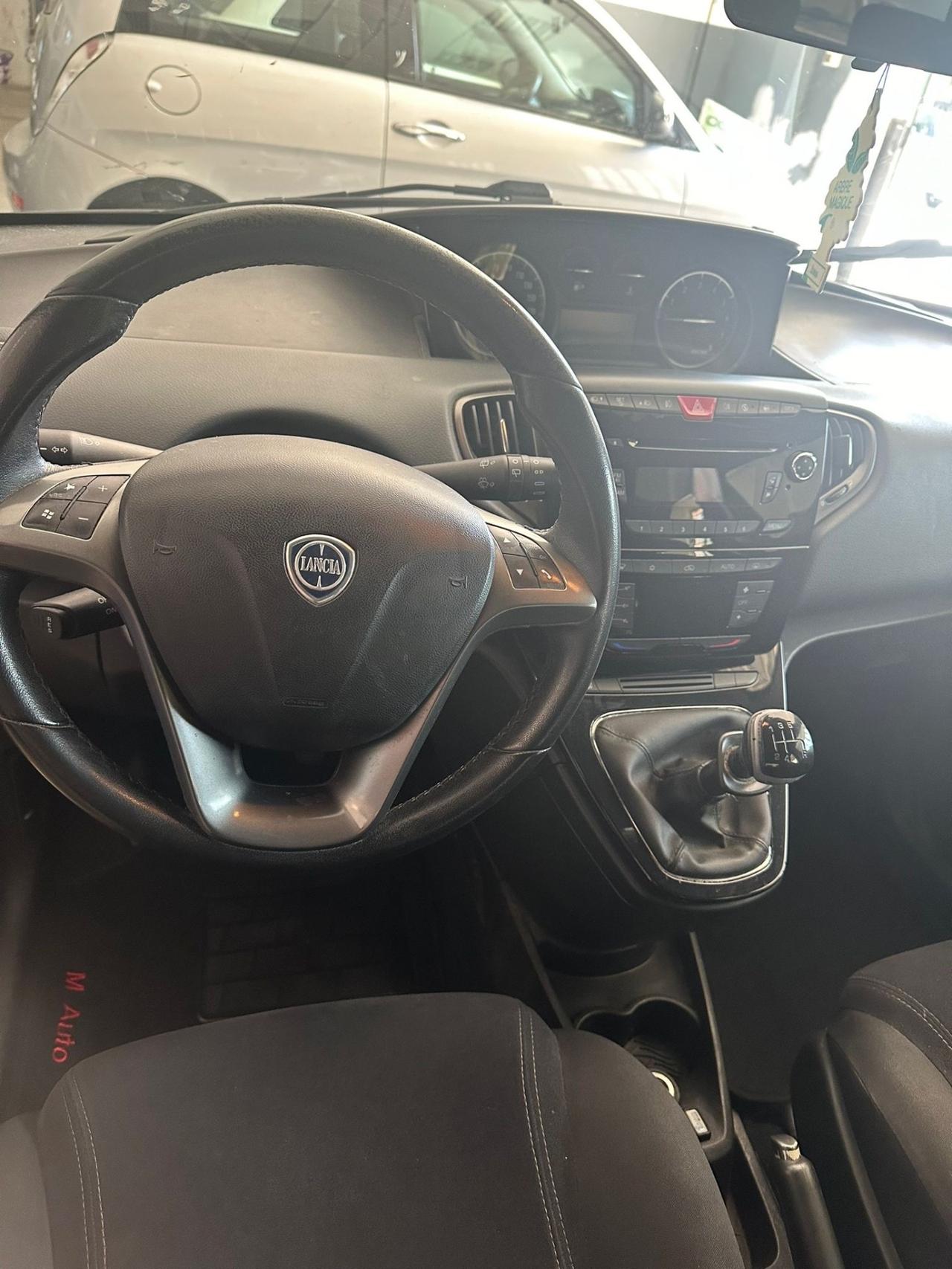 Lancia Ypsilon 1.2 benz ok neopatentati