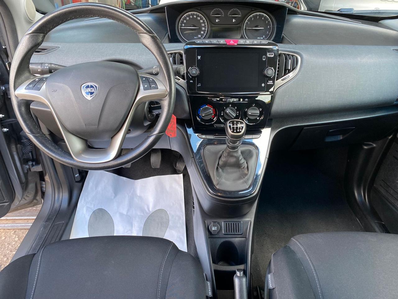 Lancia Ypsilon 1.0 FireFly 5 porte S&S Hybrid Gold
