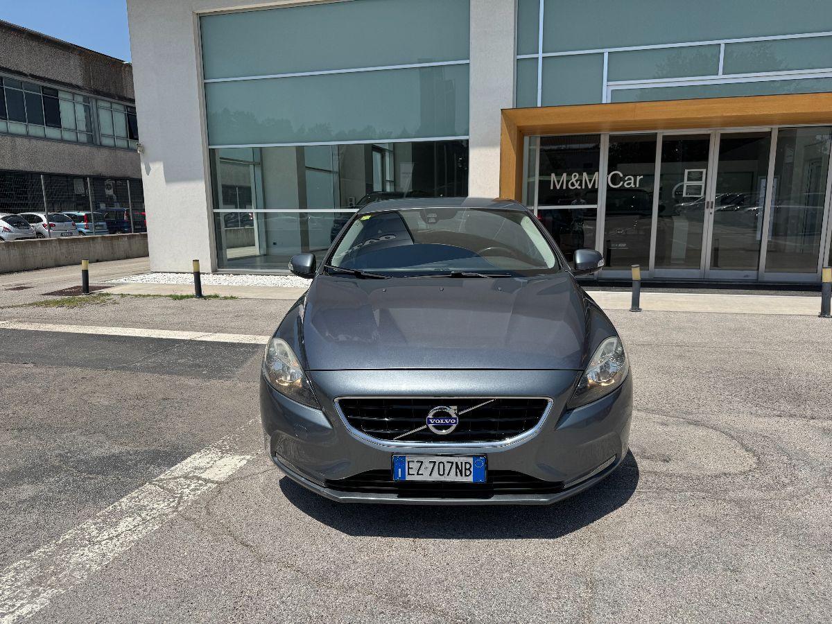 VOLVO - V40 - D2 Summum
