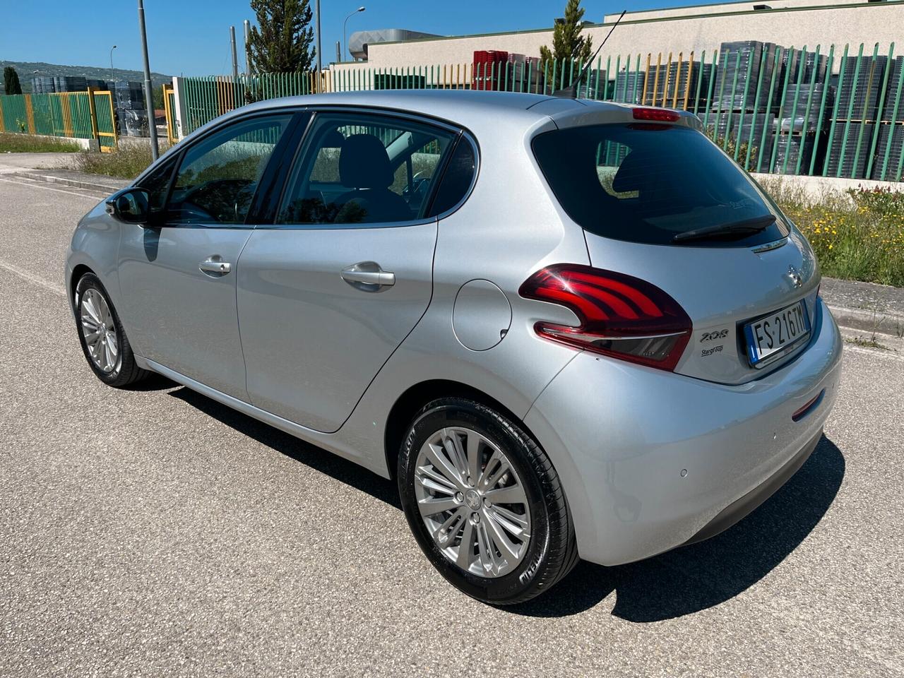 Peugeot 208 BlueHDi 100 S&S 5 porte Allure