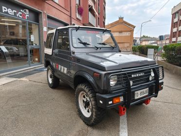 Suzuki SJ 413 SJ410 Berlina De Luxe