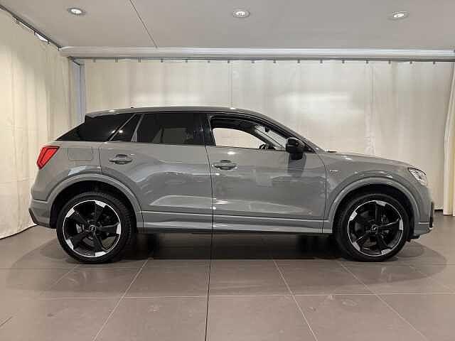 Audi Q2 30 TDI S tronic Identity Black