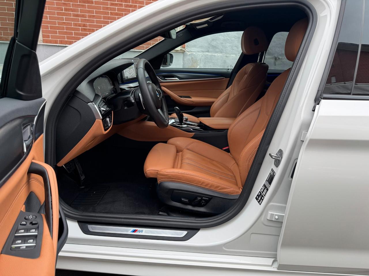 BMW 520 G31d Touring LCI mhev 48V xdrive Msport auto