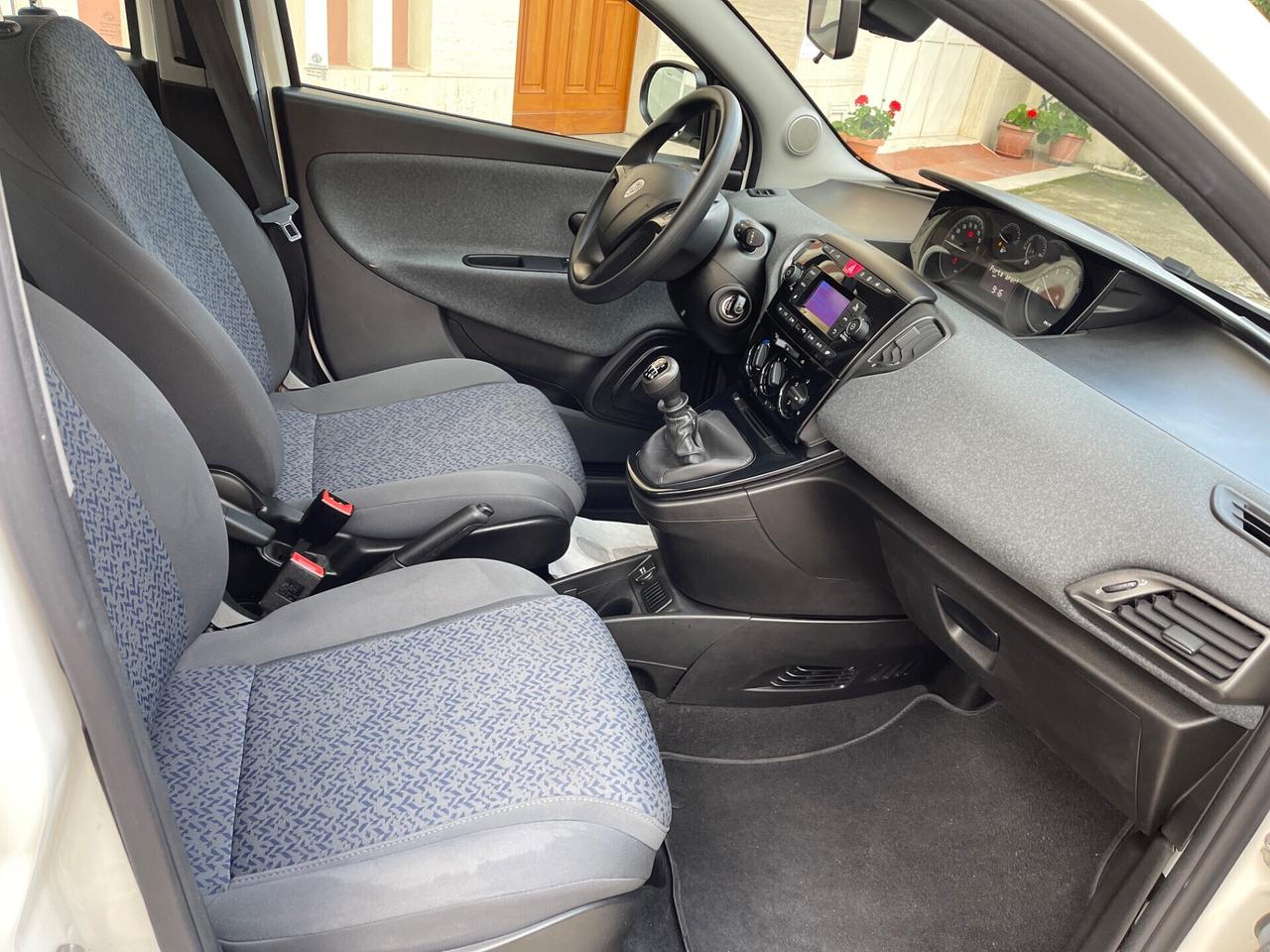 Lancia Ypsilon 1.0 FireFly 5 porte Hybrid Ecochic Silver 2022