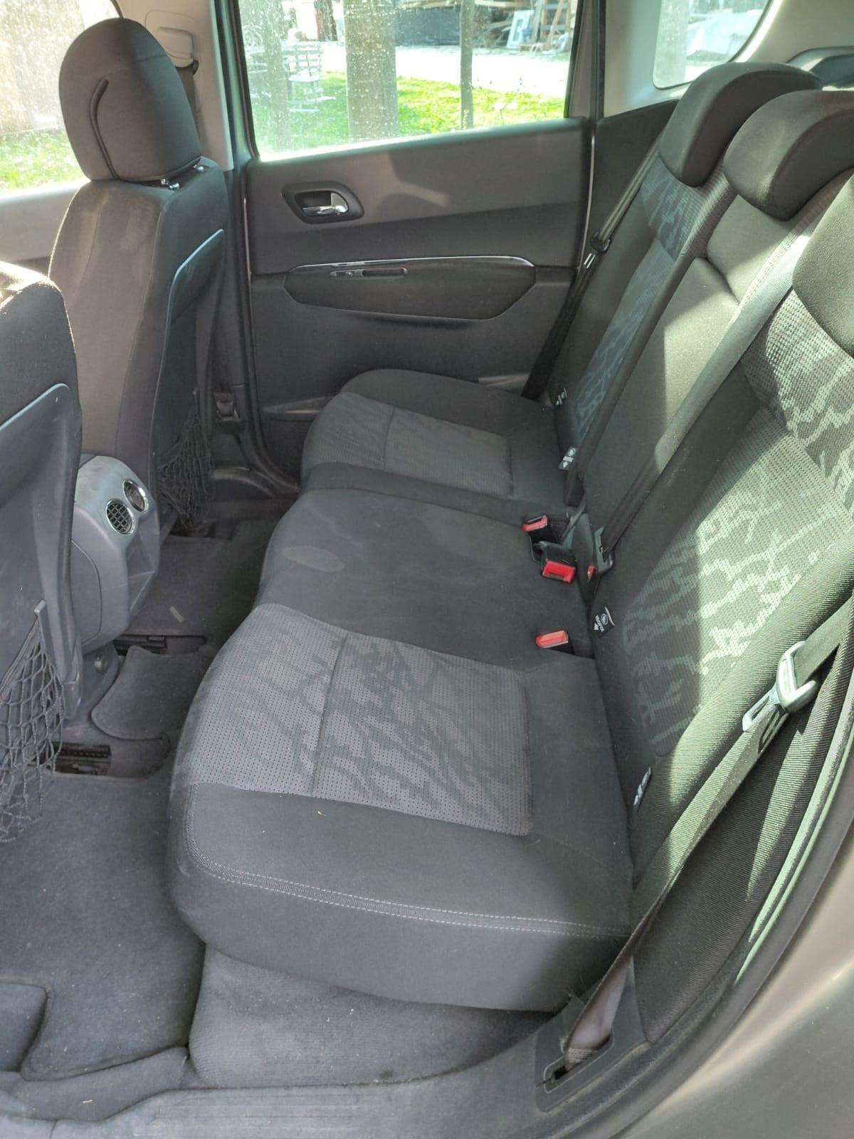 Peugeot 3008 1.6 HDi 110CV cambio robotizzato Premium