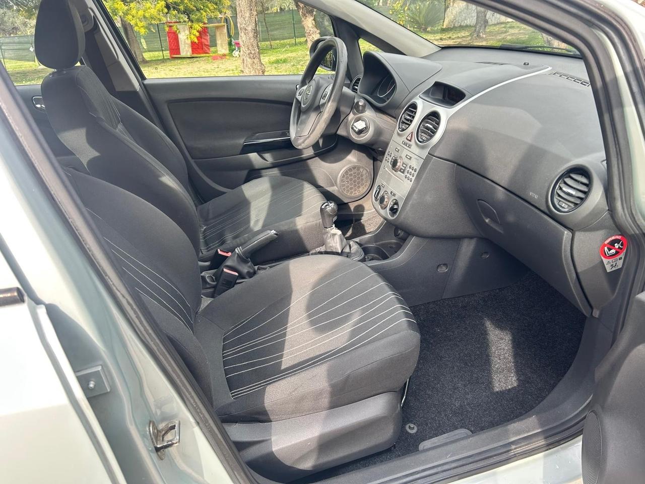 Opel Corsa 1.2 5 porte Cosmo