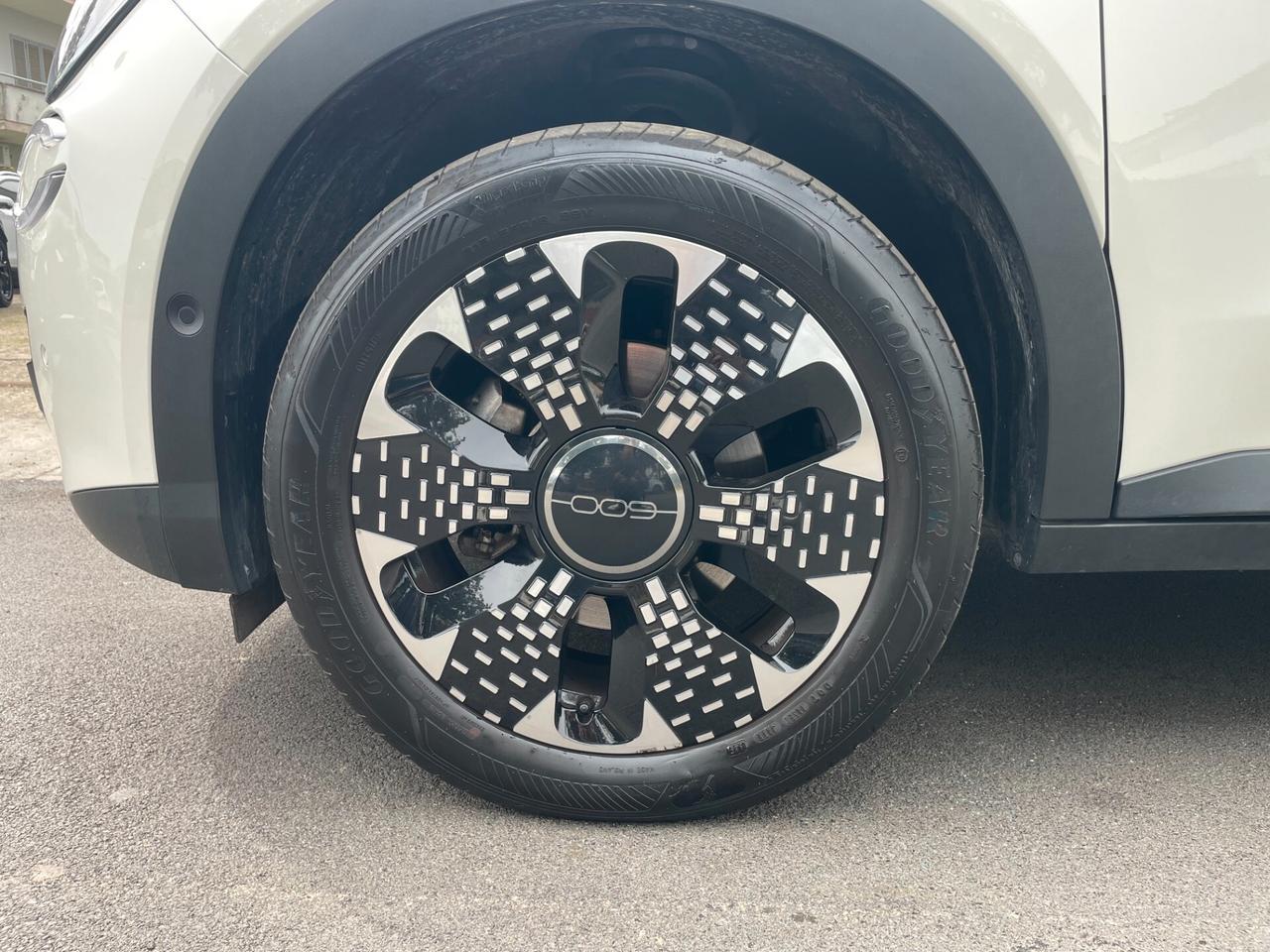 FIAT 600 1.2 Hybrid 110CV DCT LA PRIMA