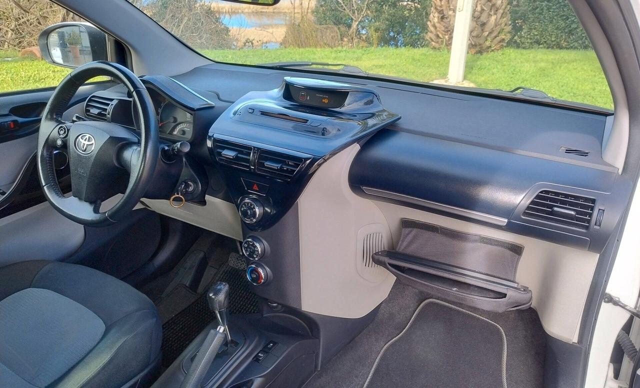 Toyota iQ 1.0 CVT Trend