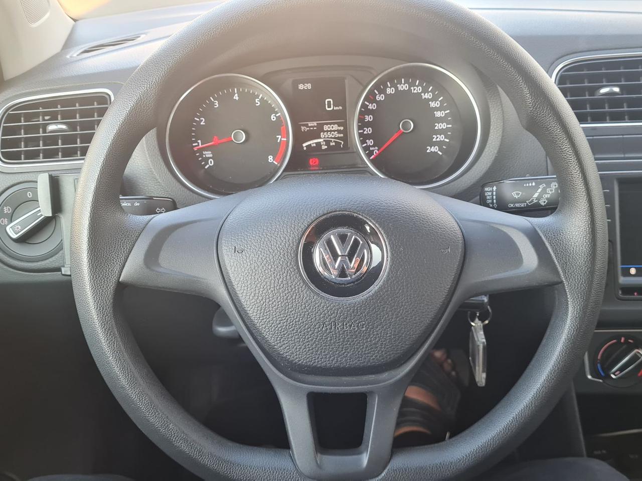 Volkswagen Polo 1.0 CONFORTLINE #6797