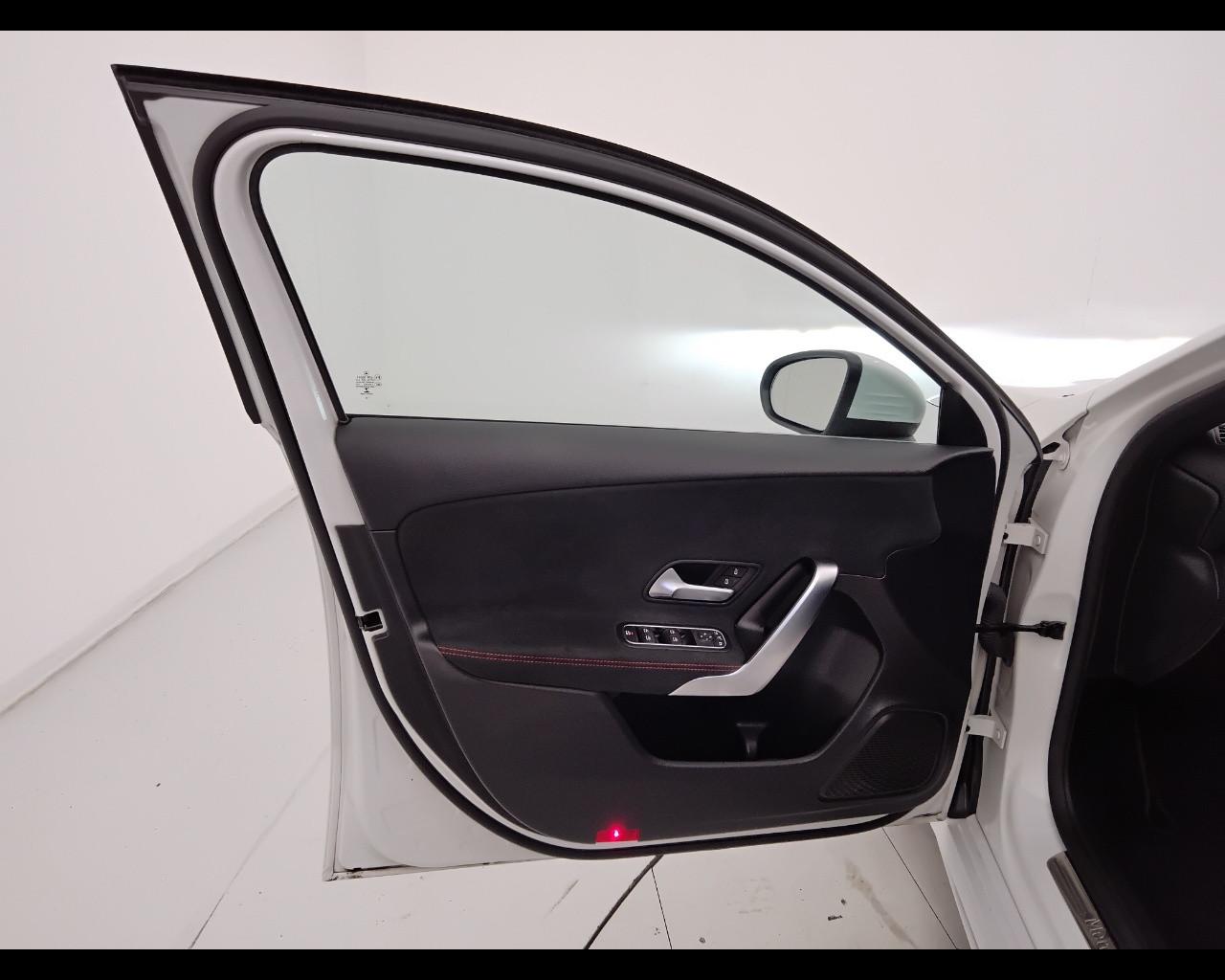 Mercedes-Benz Classe A - W177 2018 - A 180 d Premium auto