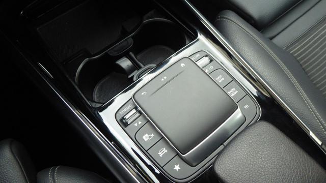 MERCEDES-BENZ GLA 250 e hybrid EQ Sport Plus