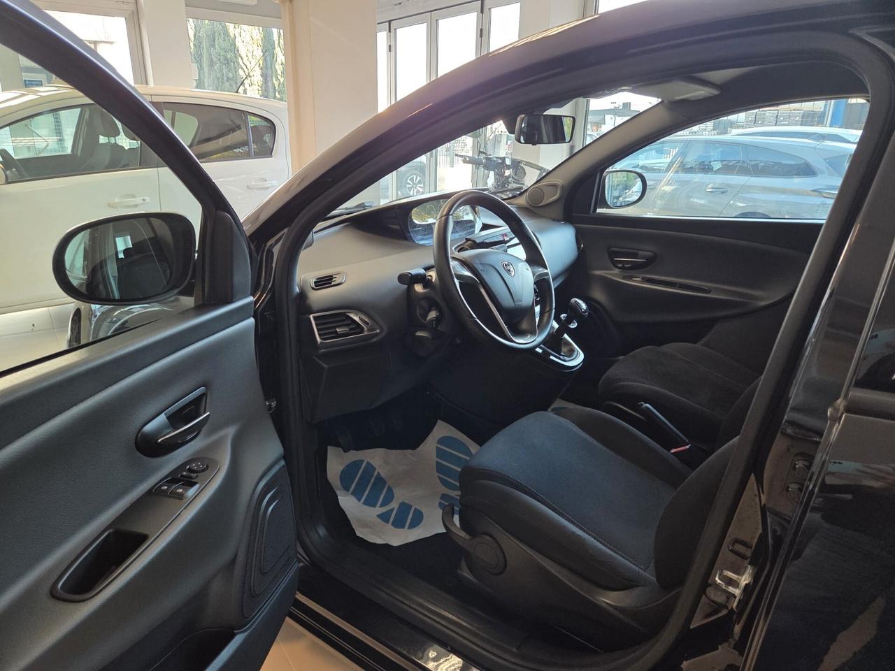 Lancia Ypsilon 1.2 69 CV 5 porte S&S Gold