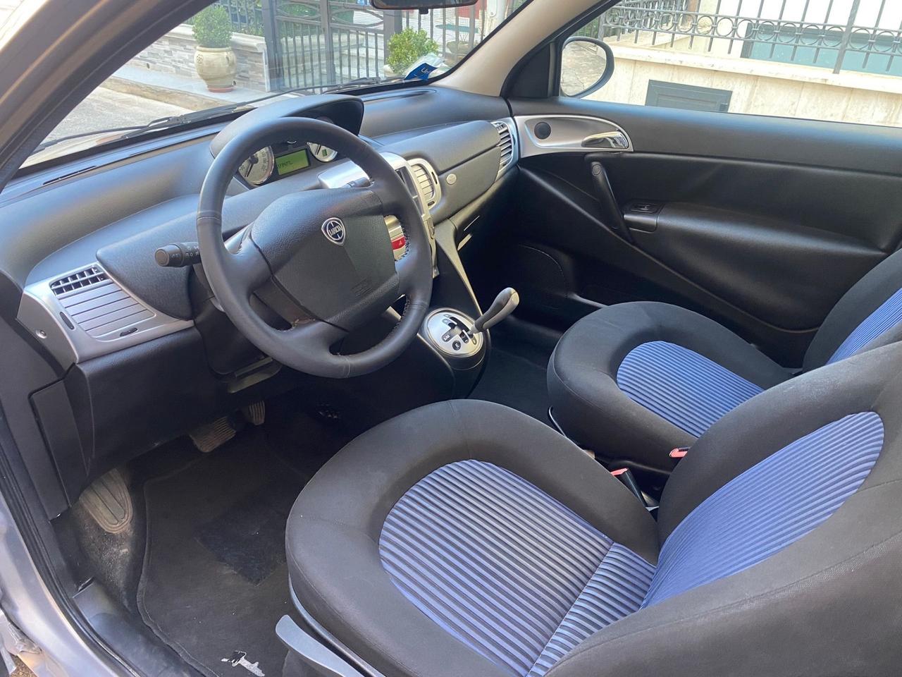 Lancia Ypsilon 1.3 MJT 75 CV cambio automatico