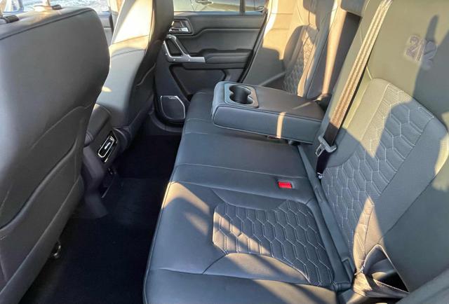 EMC 212 2.0 TGDI 8AT 4WD Officer