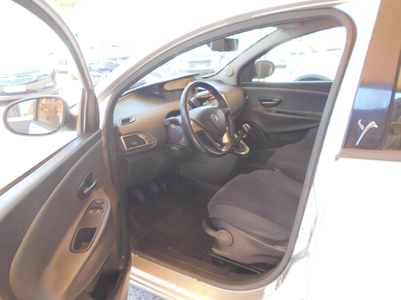 Lancia Ypsilon 1.2 69 CV 5 porte S&S Platinum