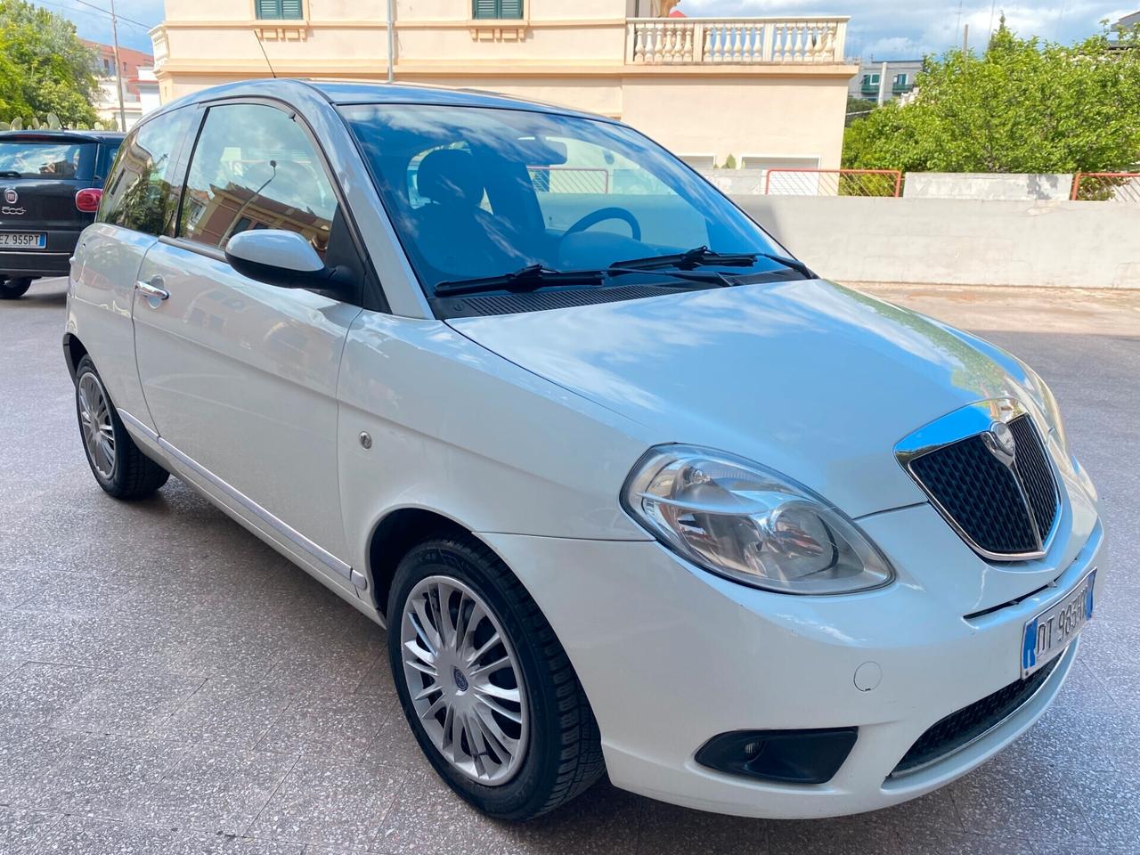 UNICO PROPRIETARIO LANCIA YPSILON 1.2 BENZINA NEOPATENTATI