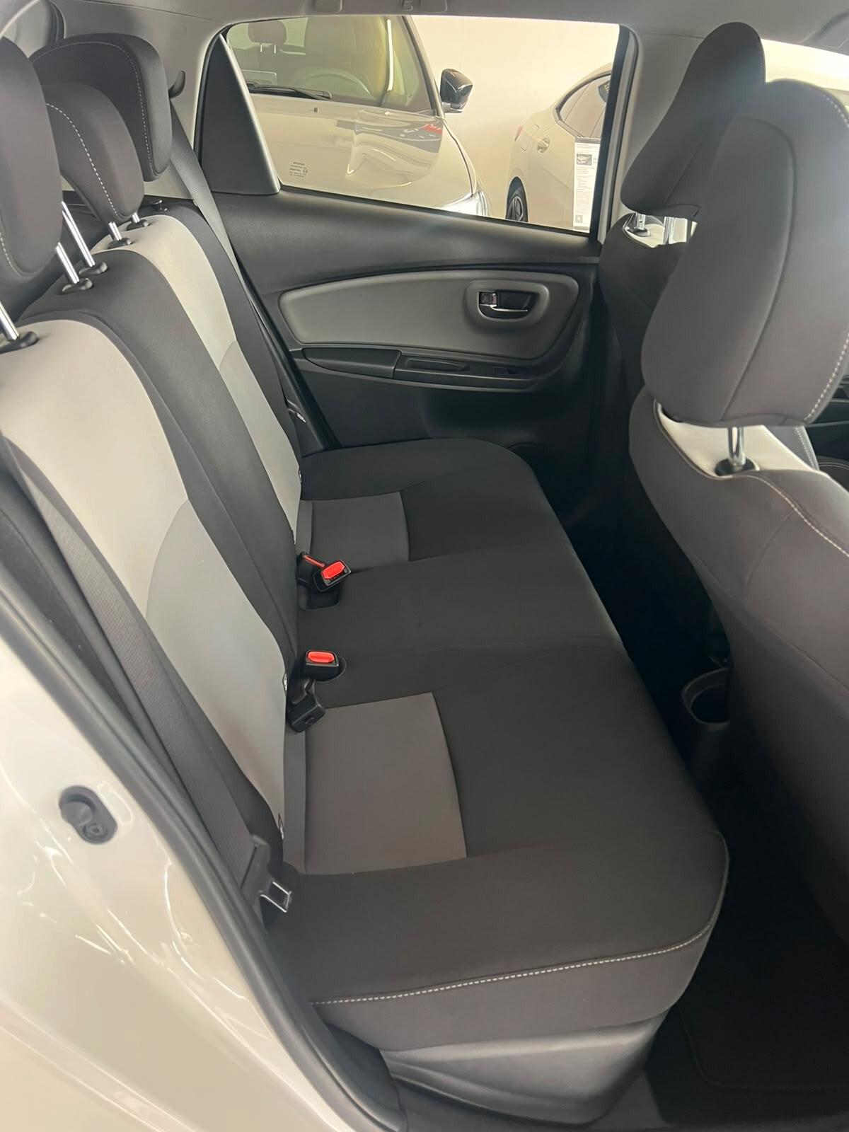 Toyota Yaris III 5p 1.5h Cool + GARANZIA 60 MESI