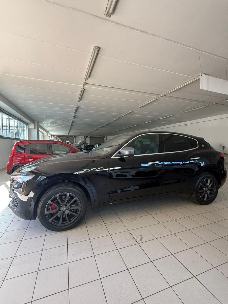 MASERATI - Levante - V6 Diesel 275 CV AWD Nerissimo