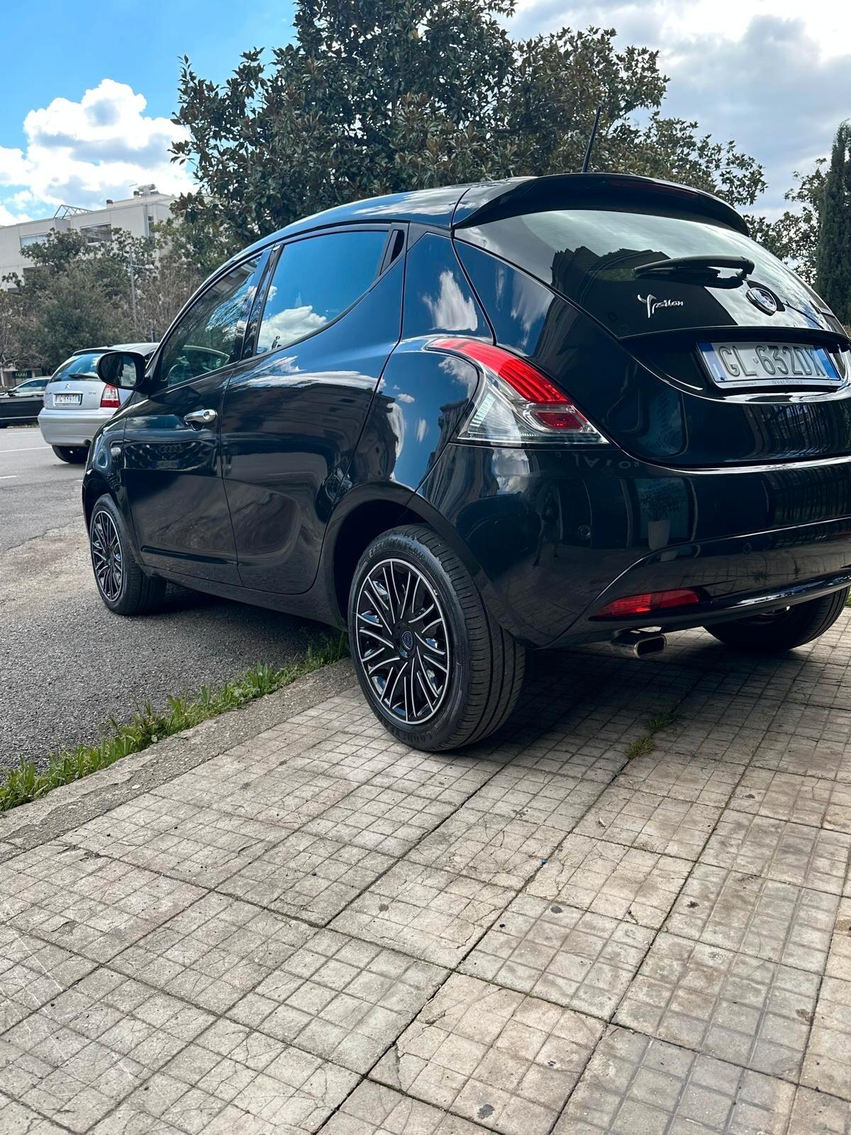 Lancia Ypsilon 1.0 FireFly 5 porte S&S Hybrid Gold