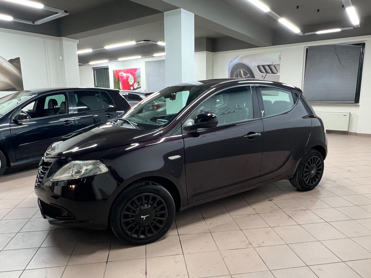 Lancia Ypsilon 1.2 69 CV 5 porte Elefantino (EURO6b)