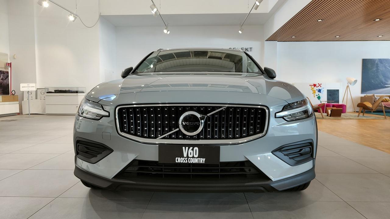 VOLVO N.V60 Cross Country Core B5 AWD AUT