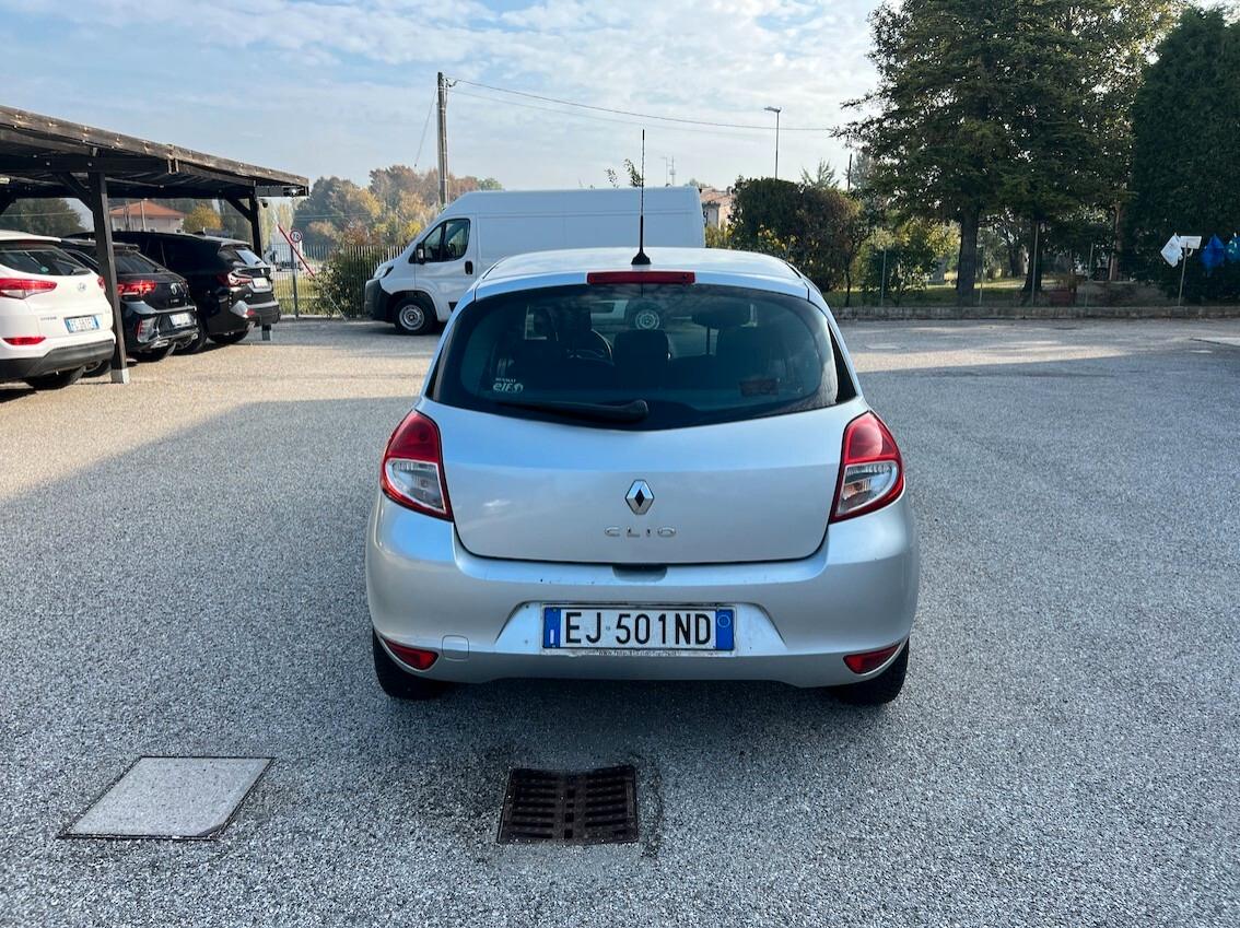 Renault Clio 5p 1.2 16v 75cv - NEOPATENTATI