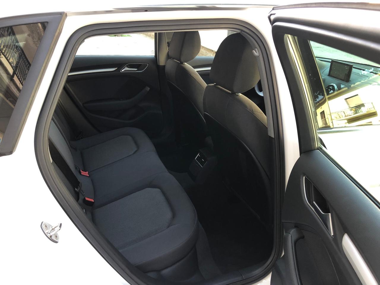 Audi A3 SPORTBACK 1.6TDI 110CV Design FULL/LED/NAV