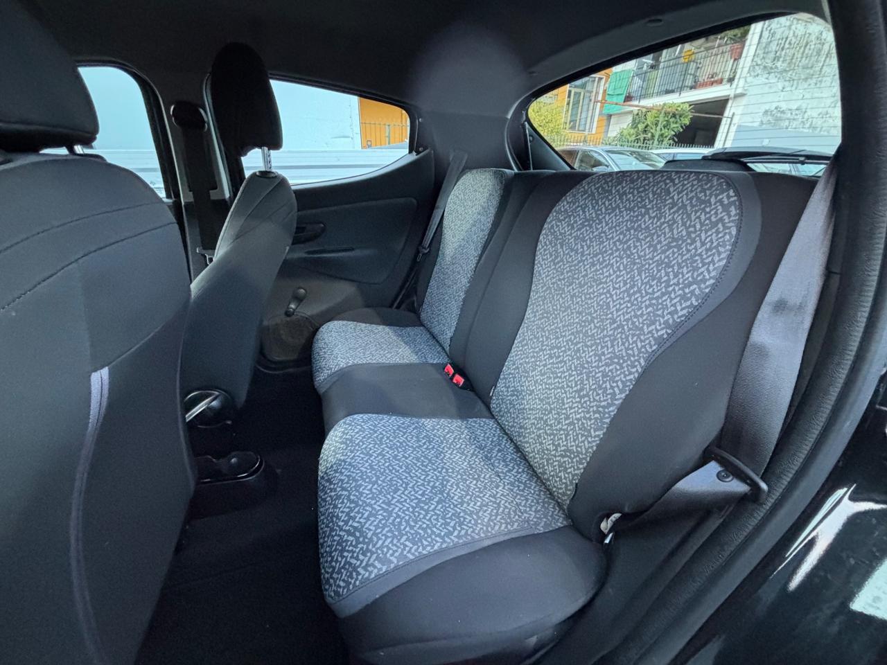 Lancia Ypsilon 0.9 TwinAir 85 CV 5 porte Metano Ecochic Silver