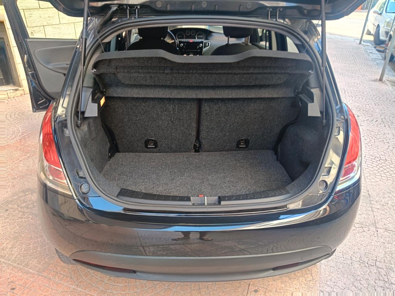 LANCIA YPSILON ELEFANTINO-METANO-Euro6450