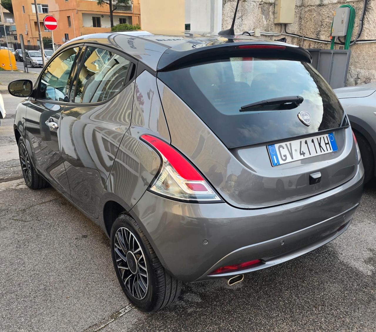 Lancia Ypsilon 1.0 FireFly 5 porte S&S Hybrid Platino