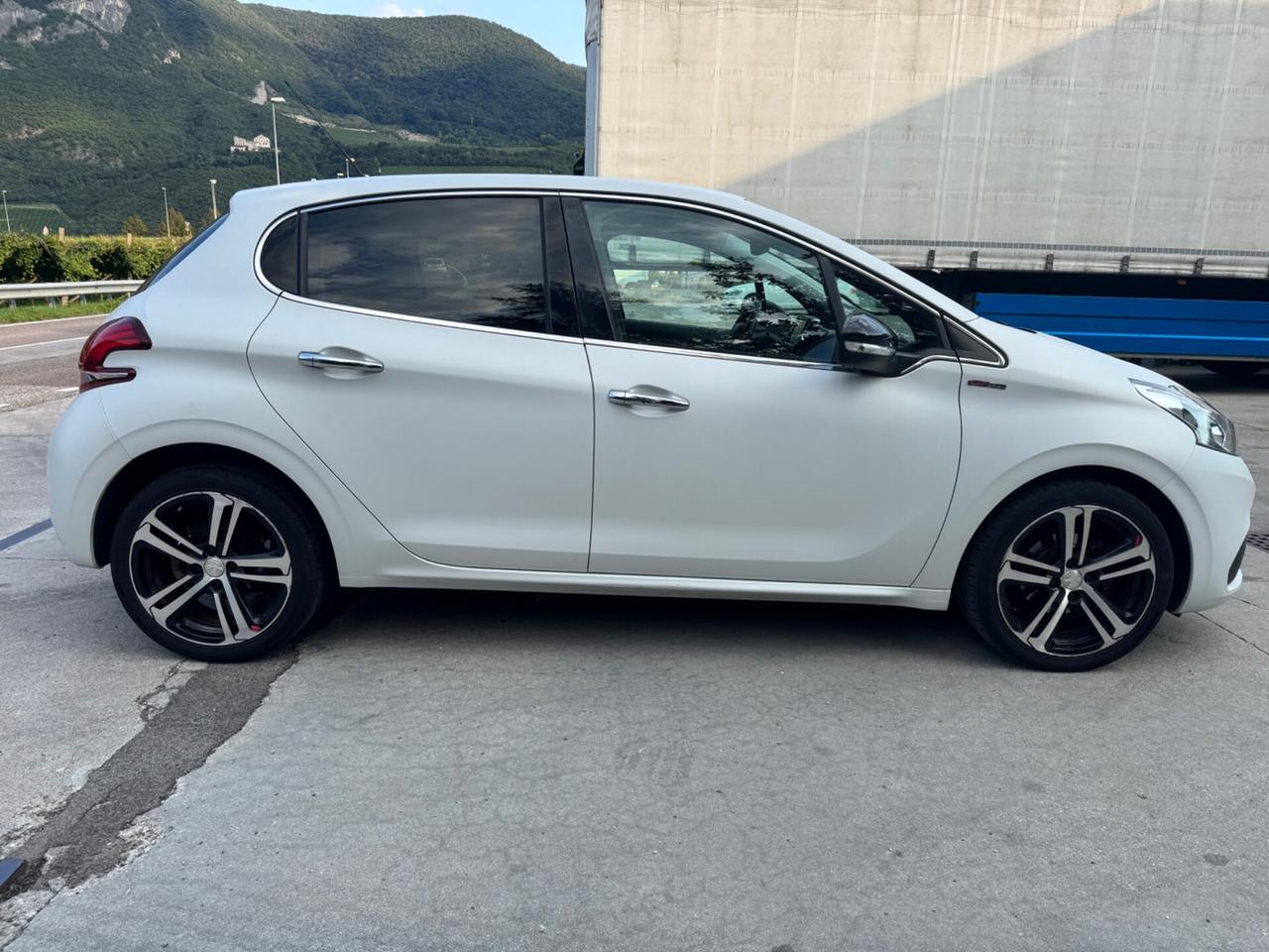 Peugeot 208 GT Line 1.2 110CV NEOPATENTATI