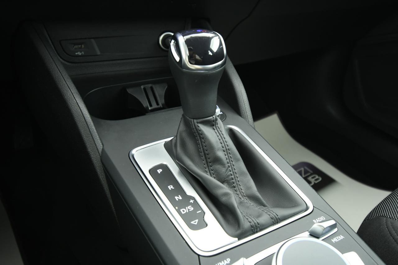 AUDI Q2 30 2.0 tdi Business s-tronic NEOPATENTATI+CAMERA+ACC