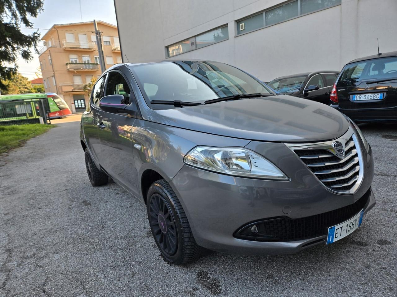 Lancia Ypsilon 0.9 TwinAir 85 CV 5 porte Metano Ecochic Elefantino Neopatentati