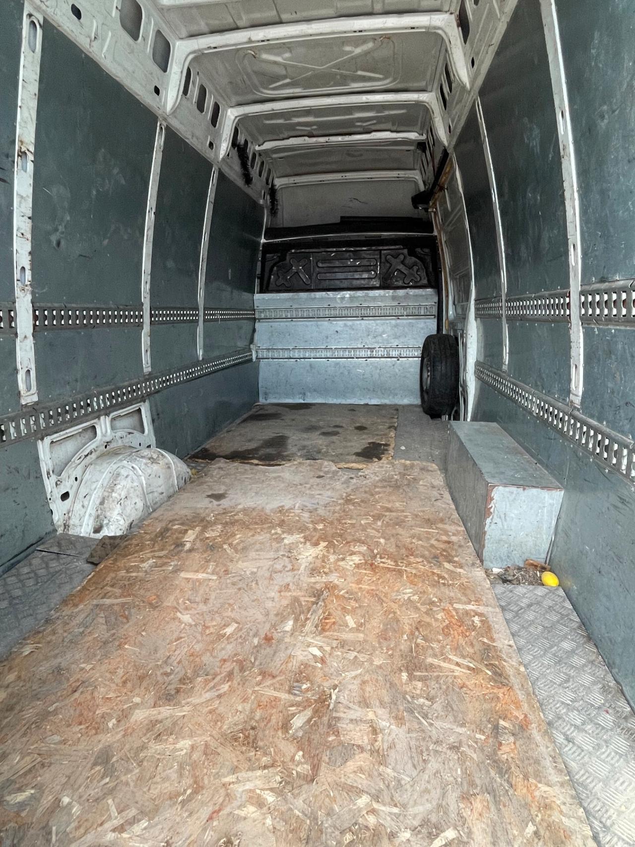 Iveco Daily 2.3 HPT PL-TA Furgone