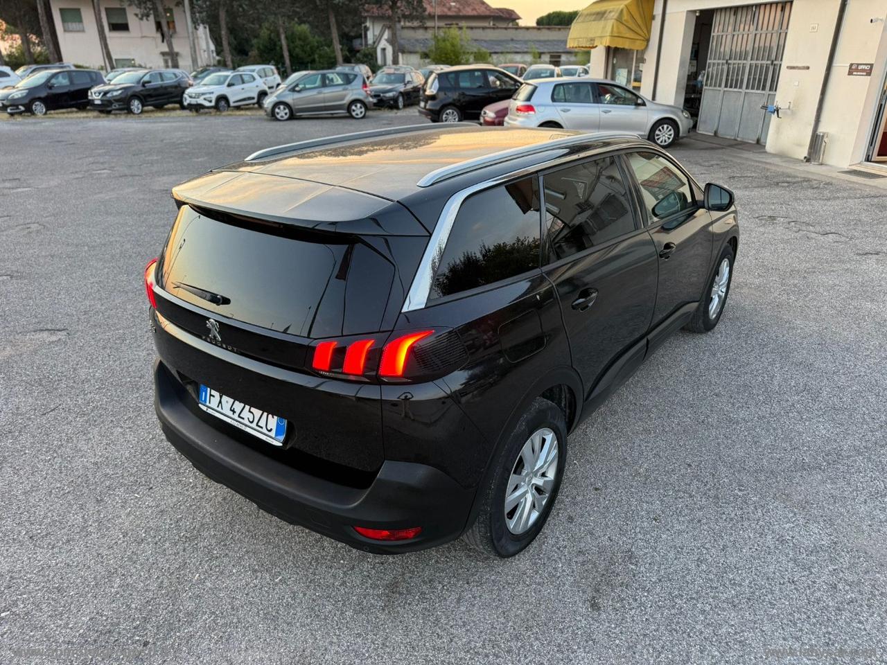 PEUGEOT 5008 BlueHDi 130 S&S EAT8 Allure